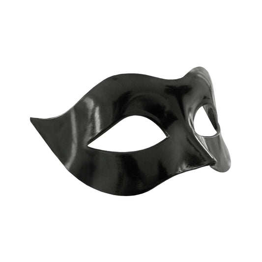 En blank svart carnival ögonmask med formad näsdel och rundade sidor visas snett mot vit bakgrund.