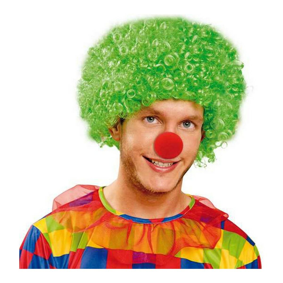 En leende man med clownnäsa med färgglad clowndräkt bär en stor, yvig och superkrullig peruk i en intensiv, neongrön färg.
