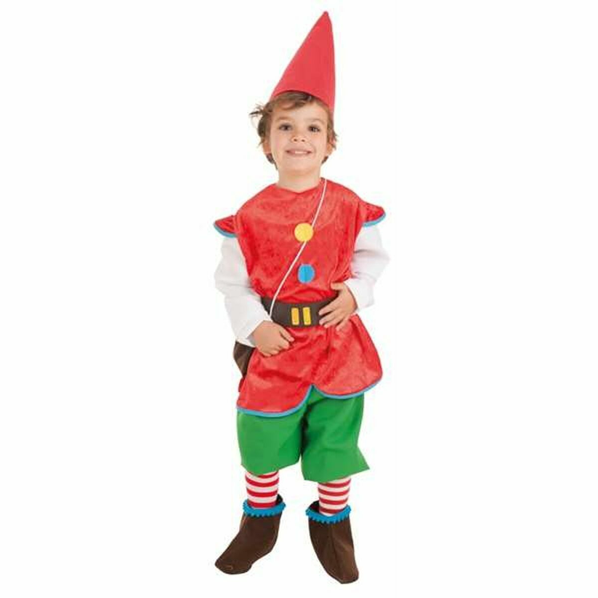 Ett glatt litet barn klädd i en komplett maskeraddräkt föreställande en gnom, med röd luva, röd väst, gröna shorts och randiga strumpor.