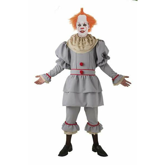 En person klädd i en hel maskeraddräkt som föreställer en olycksbådande clown i gråa och beige toner med orange peruk.