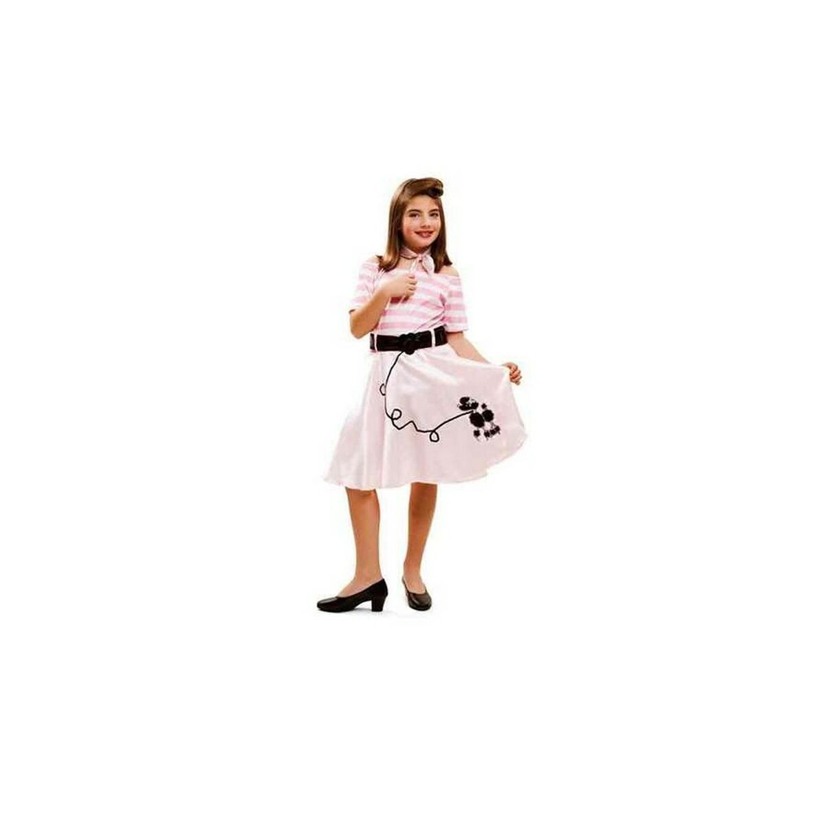 En flicka i en rosa maskeraddräkt med ett svart skärp och svarta skor.