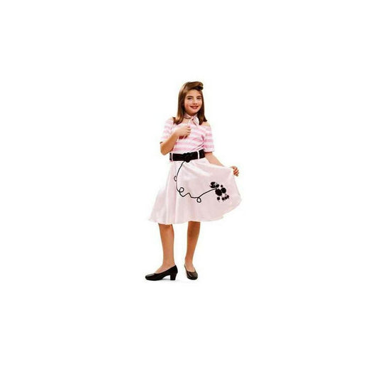 En flicka i en rosa maskeraddräkt med ett svart skärp och svarta skor.