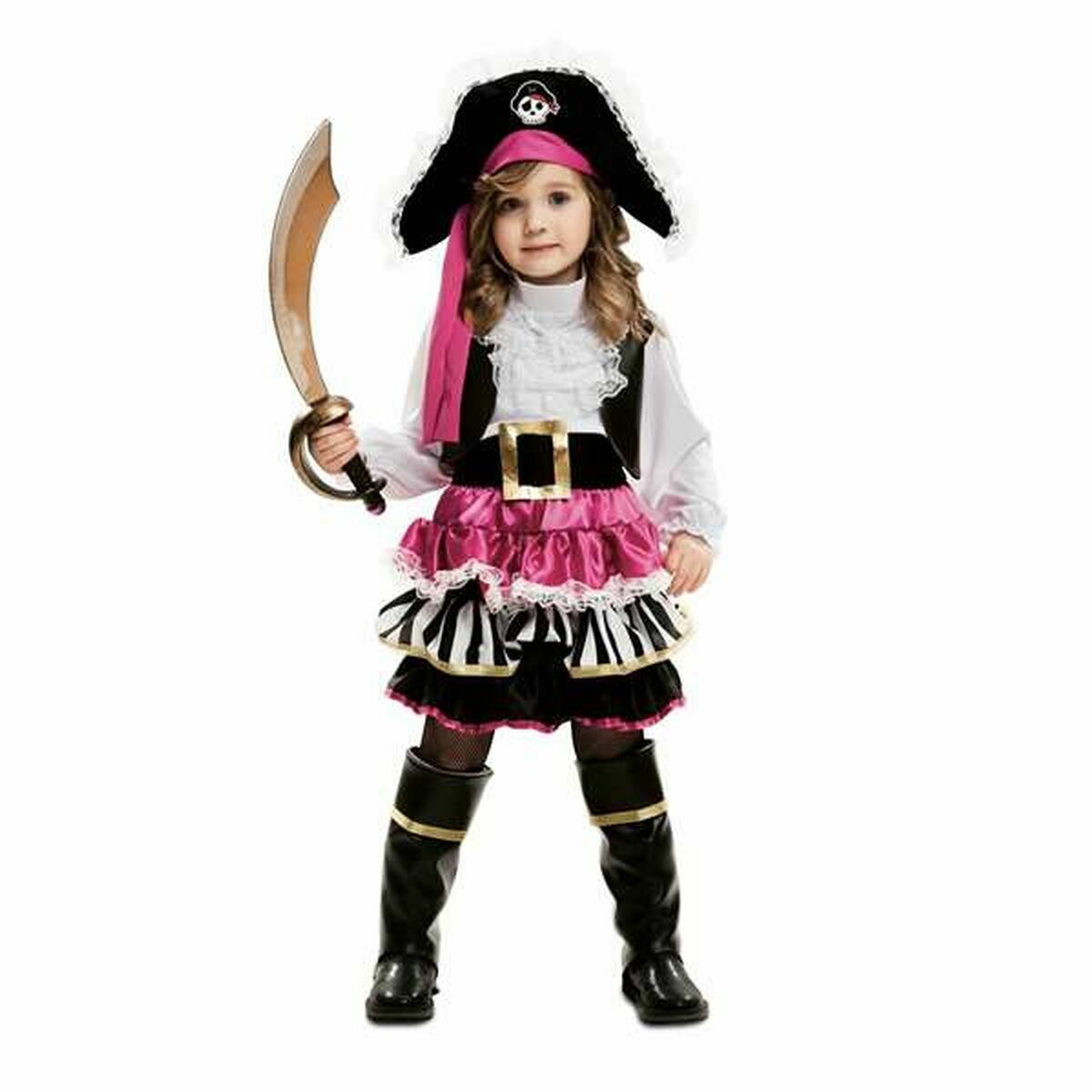 Ett litet barn klädd i en rosa och svart piratdräkt som består av en volangig kjol, väst med skjorta, hatt med dödskallemotiv och håller i en guldfärgad sabel.