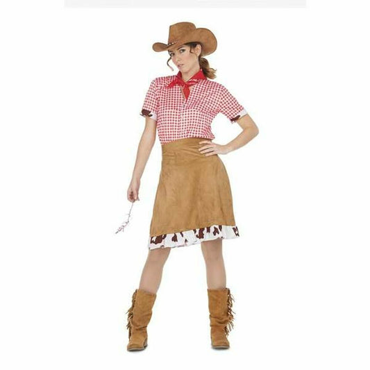 Ett barn i en komplett cowgirl-maskeraddräkt med rödvitrutig skjorta, brun kjol och matchande hatt.