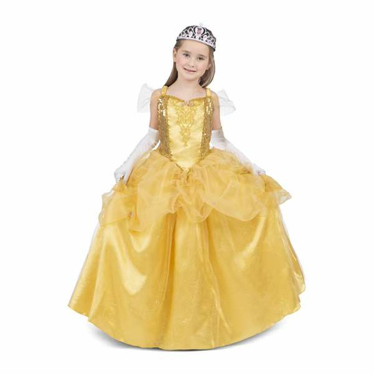En flicka i en magnifik gul prinsessklänning med guldpaljetter, vita långa handskar och en tiara.