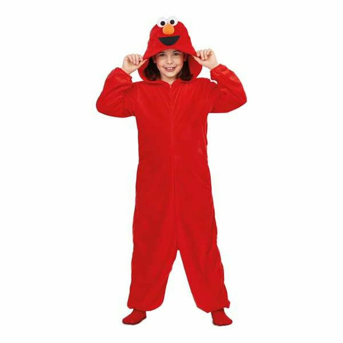 Ett barn i full Elmo-maskeraddräkt med huvan uppe, som ler och drar i huvan.