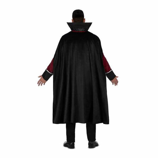 Ryggvy av en vuxen person som bär en lång, svart vampyrkappa med hög krage och röda innerärmar.