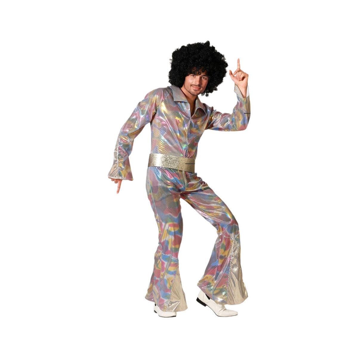 Man i en glittrig, flerfärgad jumpsuit med utsvängda ben och ett guldskärp, klädd i en stor svart afroperuk, poserar i en klassisk discostil.