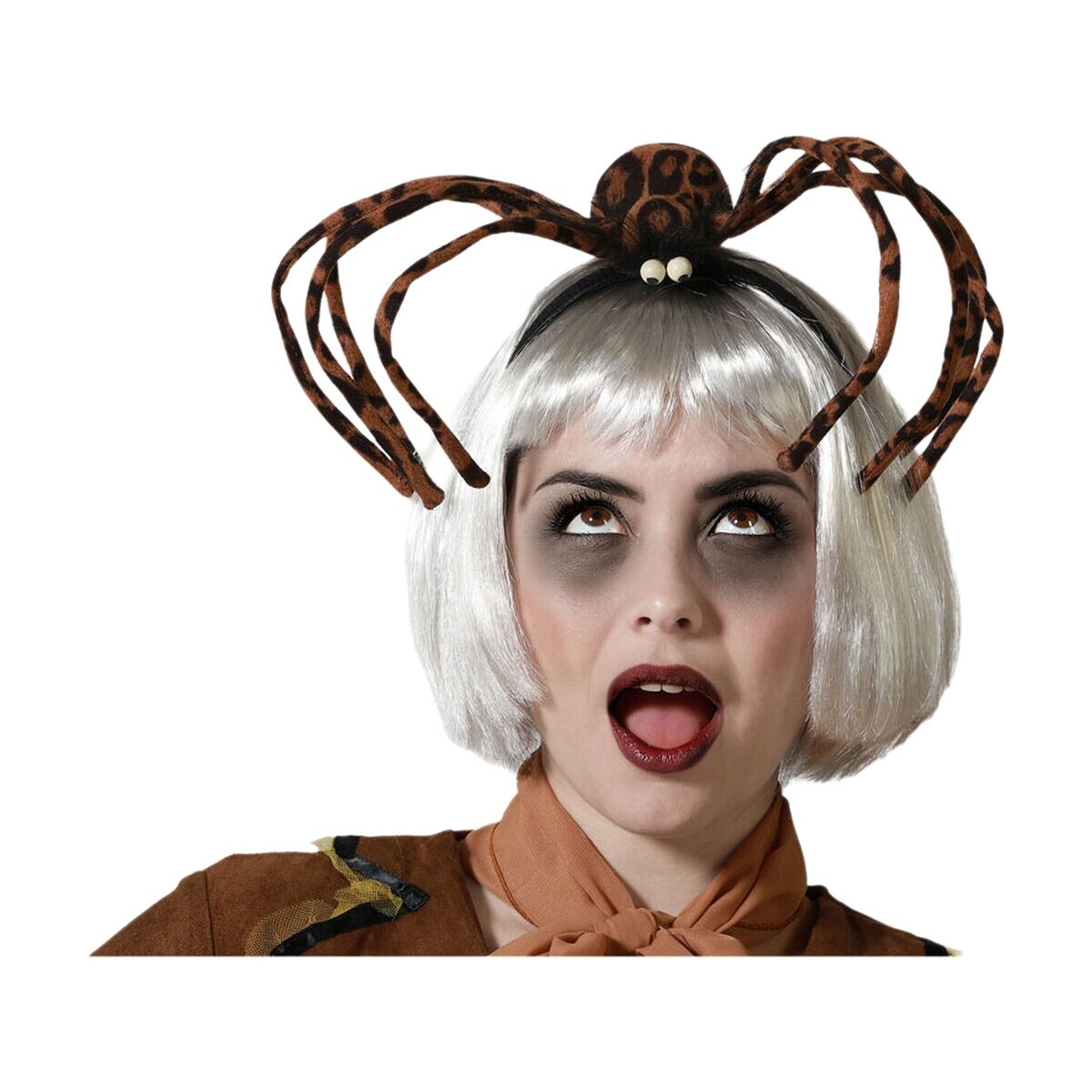 En person bär ett svart spindelformigt diadem på huvudet för att skapa en mörk och mystisk Halloween-utstyrsel.