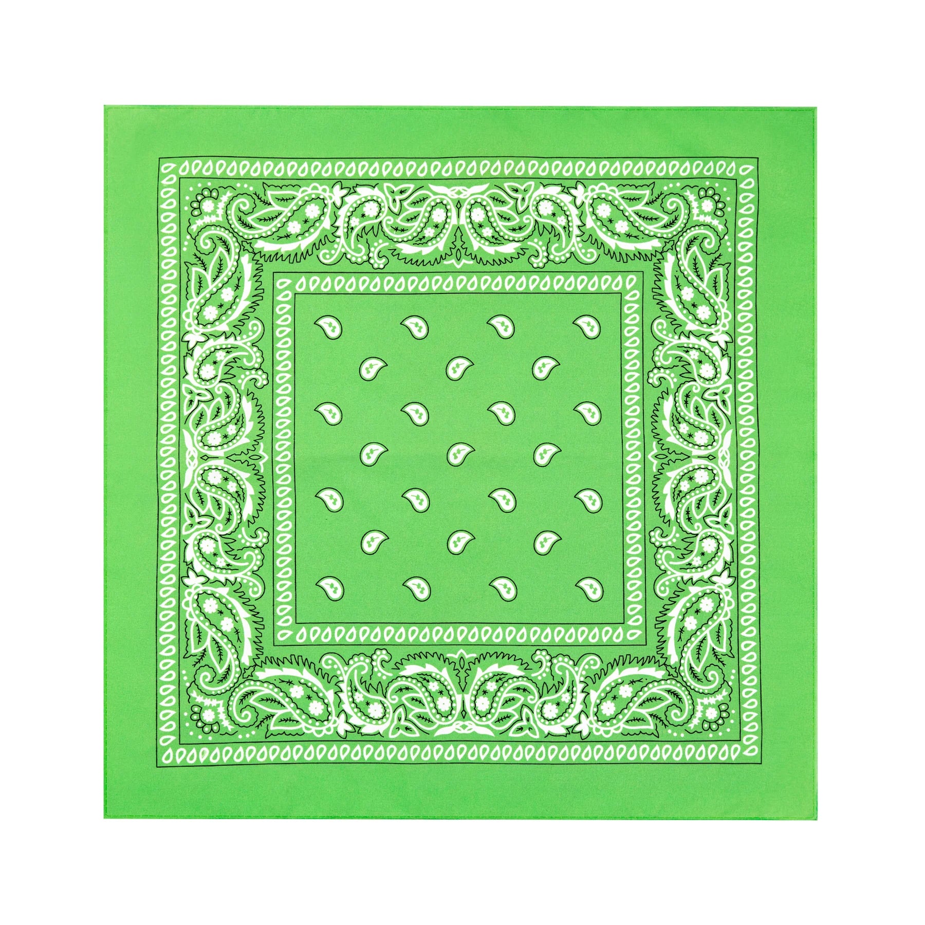 En grön bandana ligger utvikt mot vit bakgrund och visar sitt kvadratiska format, paisleymönster och dekorativa kant.