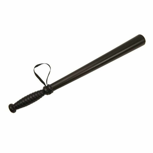 En svart, realistisk leksakspolisbatong i plast med ett räfflat handtag och en handledsrem, fotograferad mot en vit bakgrund.