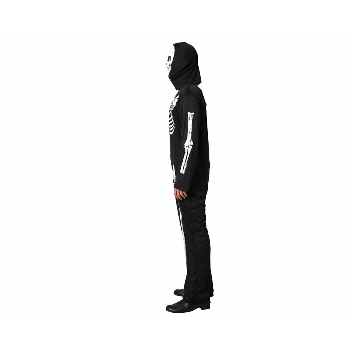 En person i profil, klädd i en svart skelett-jumpsuit med en huva och en inbyggd halvmask.
