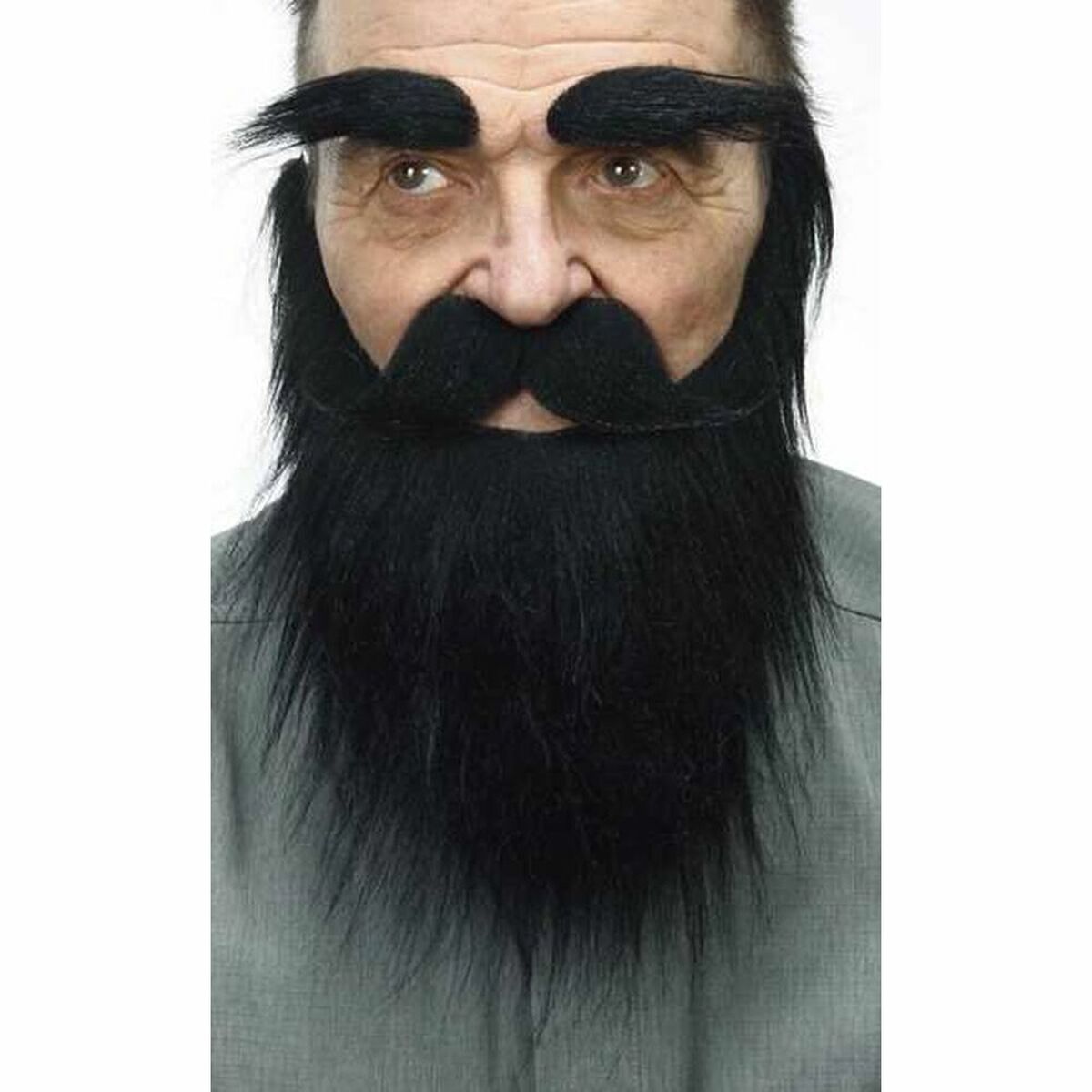En man bär ett komplett lösskägg-set i svart, bestående av ett stort skägg, en tjock mustasch och överdrivet buskiga, arga ögonbryn.