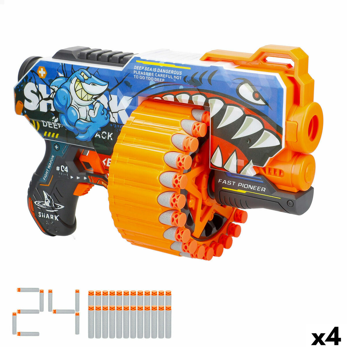 En stor, elektrisk leksakspistol med hajtänder och en roterande trumma laddad med gråa skumpilar. Pistolen har blå och orange detaljer och texten "SHARK" syns tydligt.
