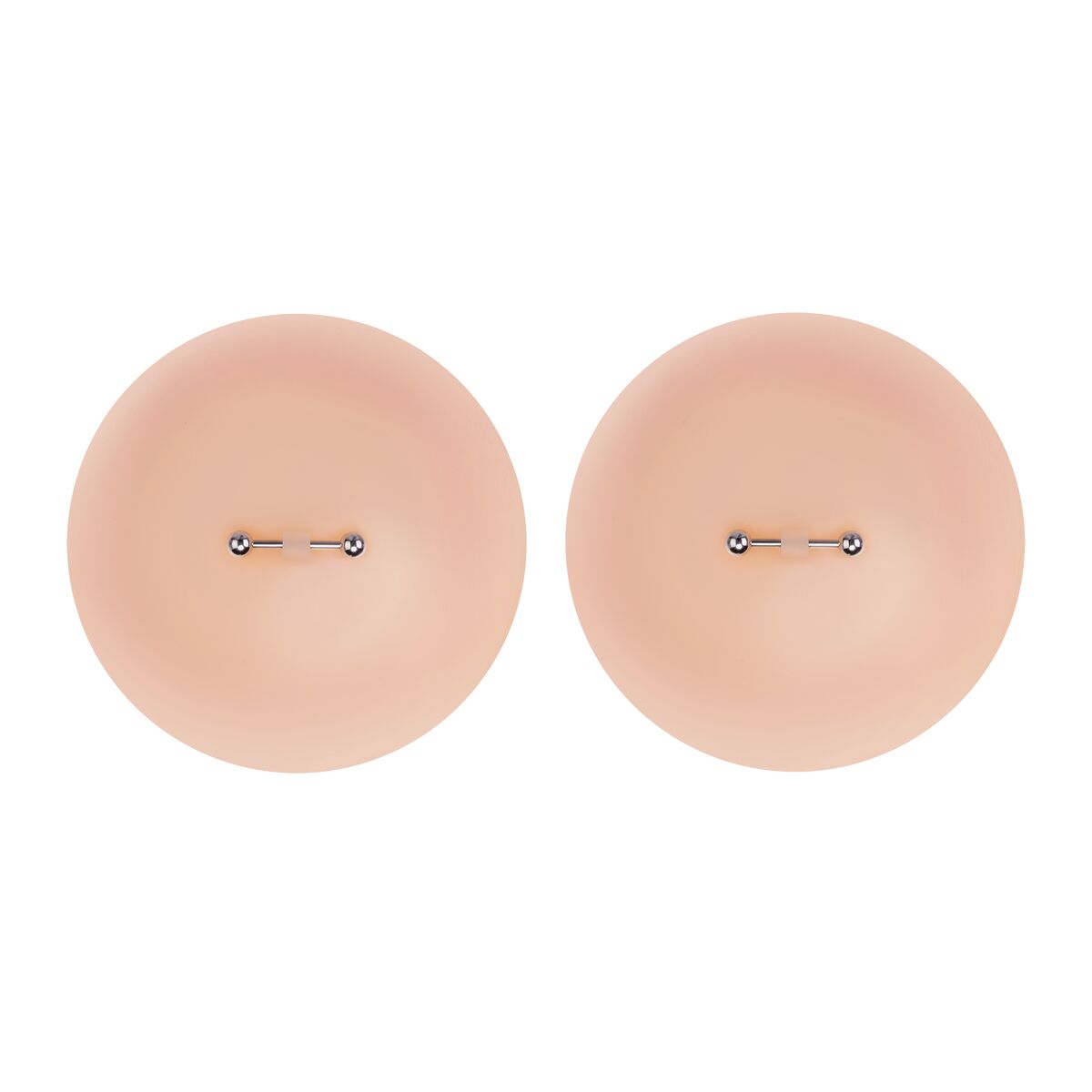 Två runda ljusbeige silikonskydd med en inbyggd silverfärgad barbell-piercing i mitten för en realistisk look.