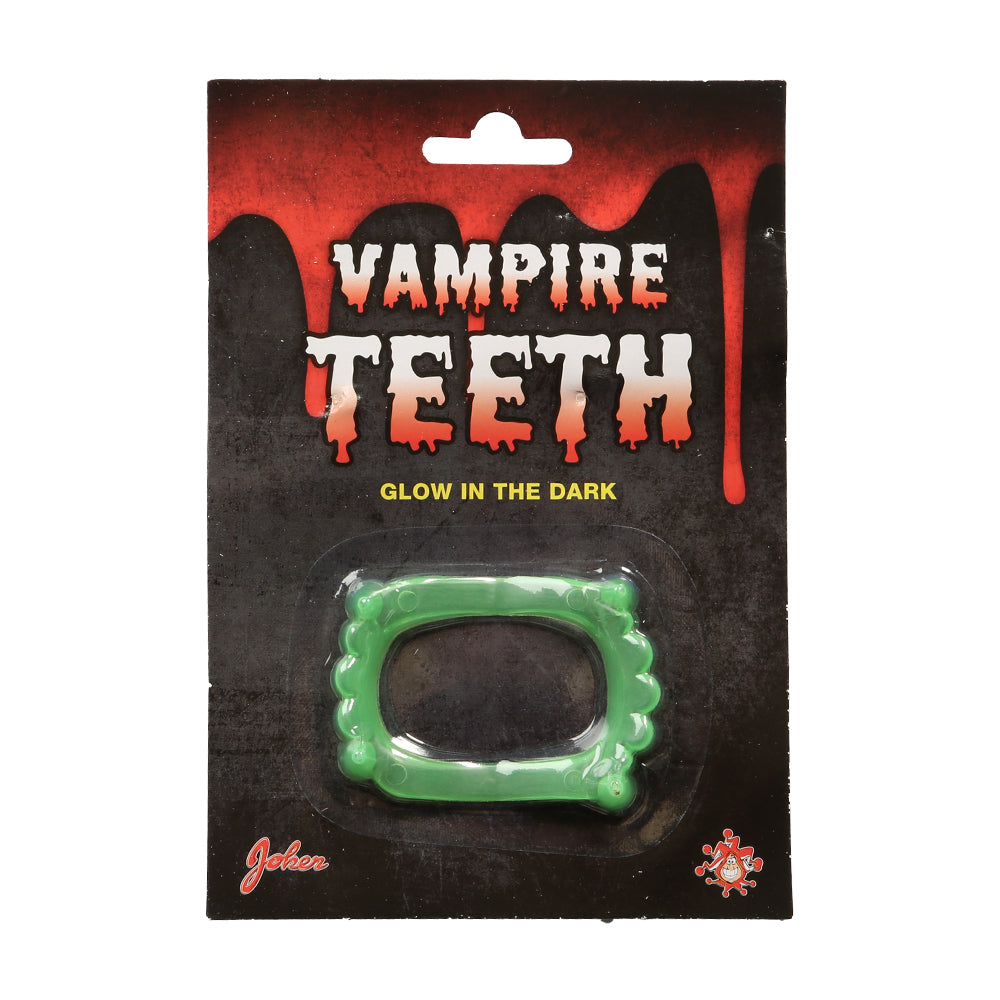En svart och röd förpackning med transparent grågröna självlysande vampyrtänder och texten Vampire Teeth samt Glow in the Dark på framsidan.